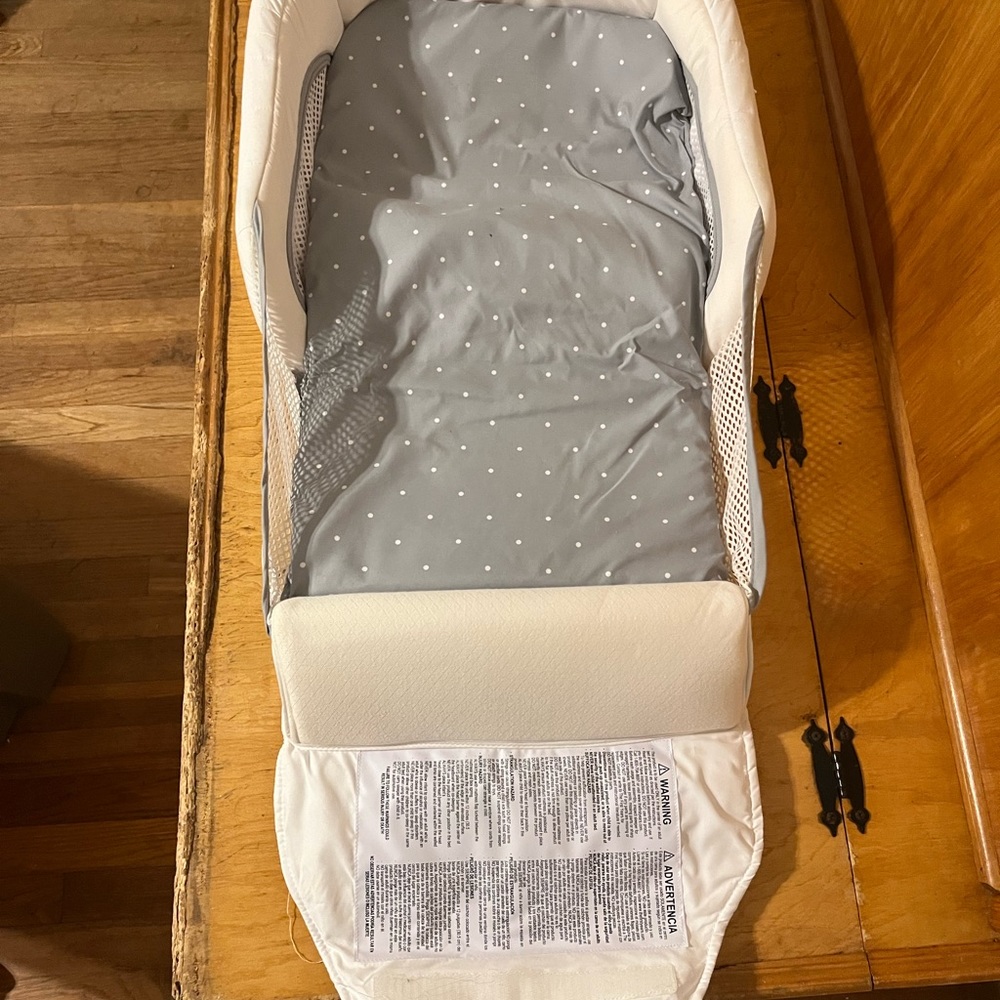 In the bed sleeper for a baby never used perfect condition.